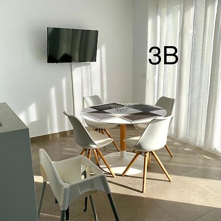 Edifici Valeria Apartment Емпуриабрава Екстериор снимка