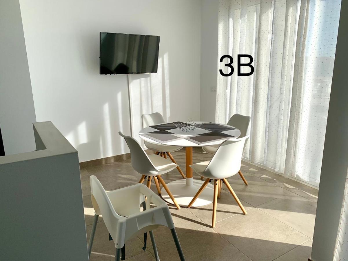 Edifici Valeria Apartment Емпуриабрава Екстериор снимка