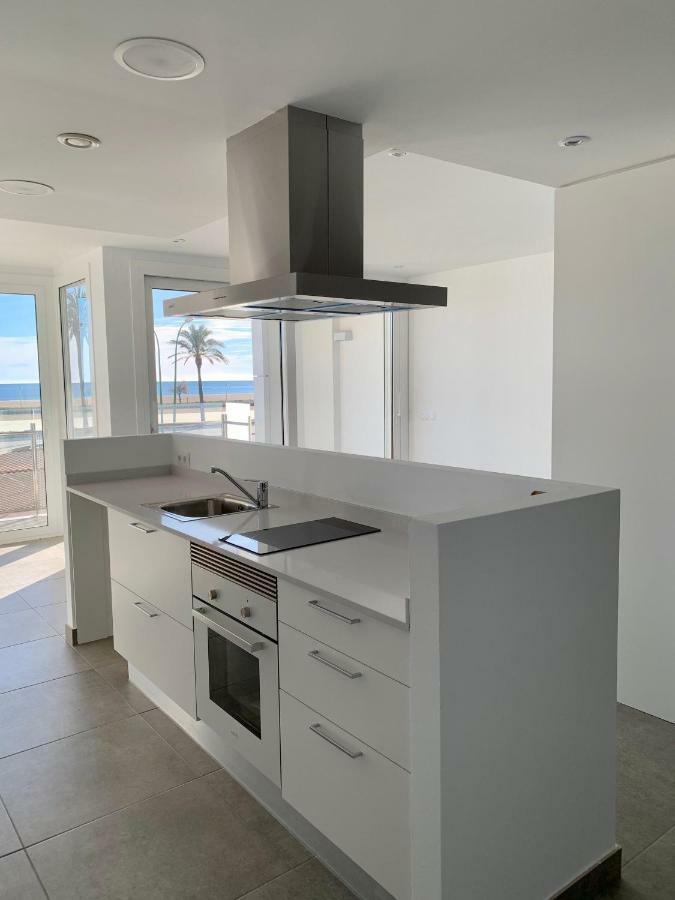 Edifici Valeria Apartment Емпуриабрава Екстериор снимка