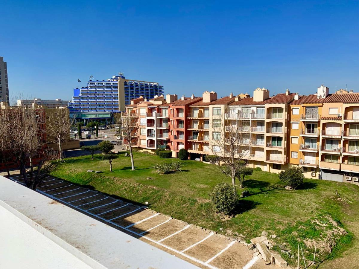 Edifici Valeria Apartment Емпуриабрава Екстериор снимка