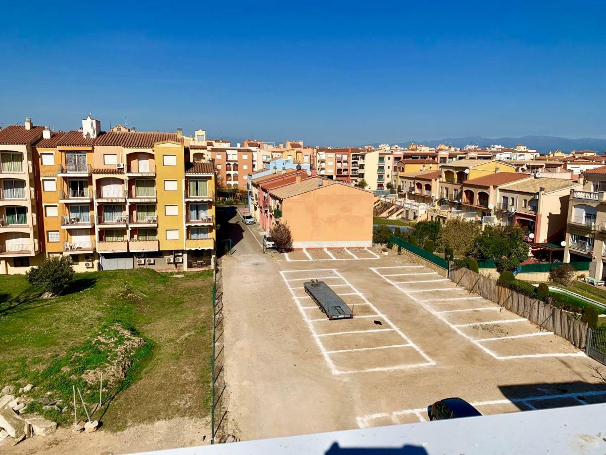 Edifici Valeria Apartment Емпуриабрава Екстериор снимка