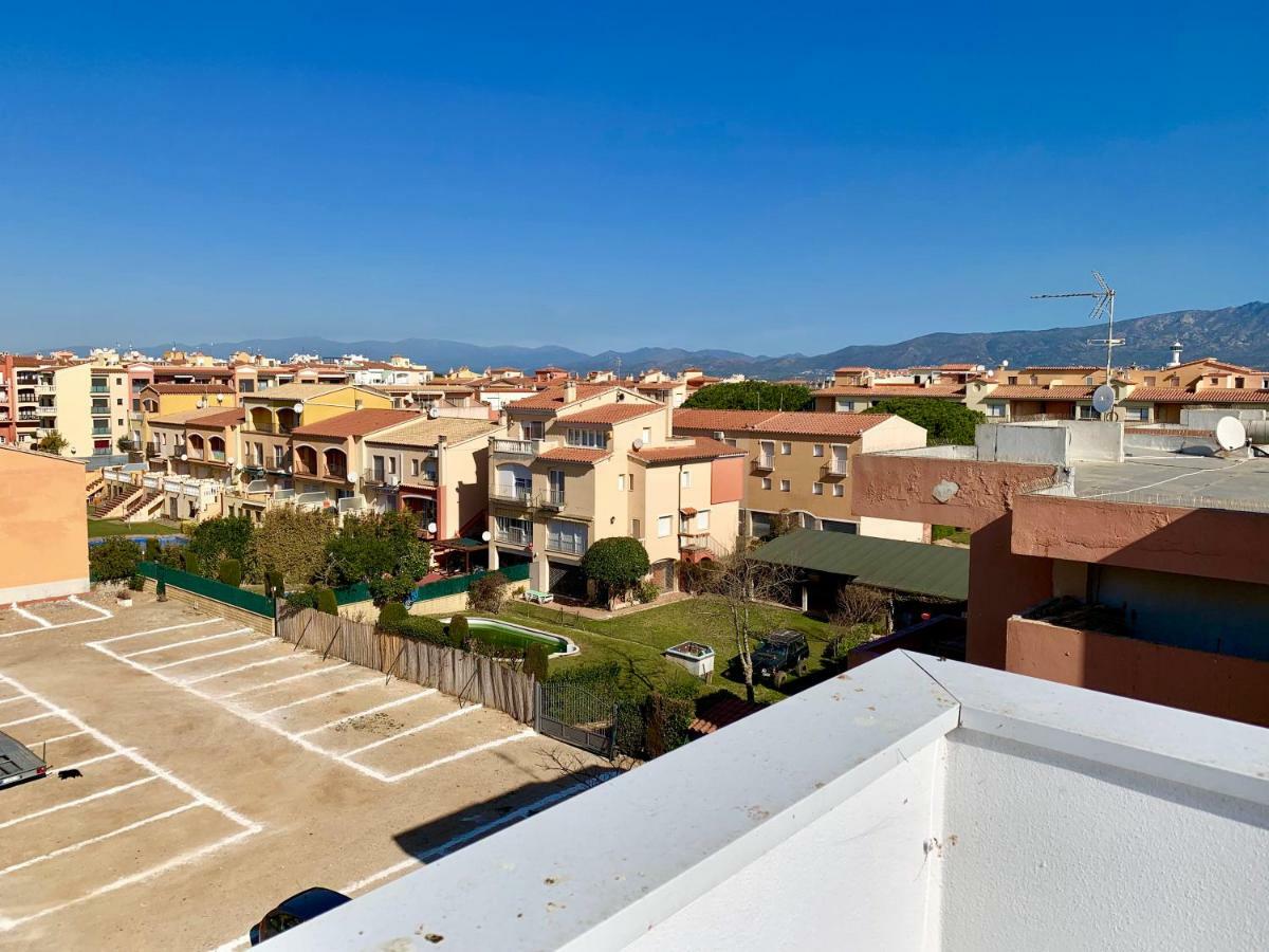 Edifici Valeria Apartment Емпуриабрава Екстериор снимка