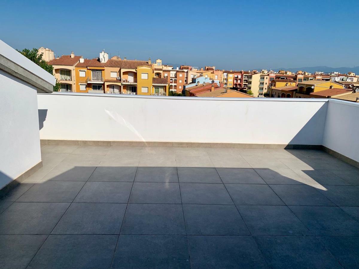 Edifici Valeria Apartment Емпуриабрава Екстериор снимка