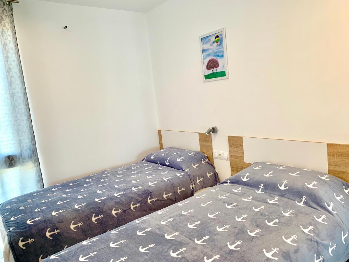 Edifici Valeria Apartment Емпуриабрава Екстериор снимка