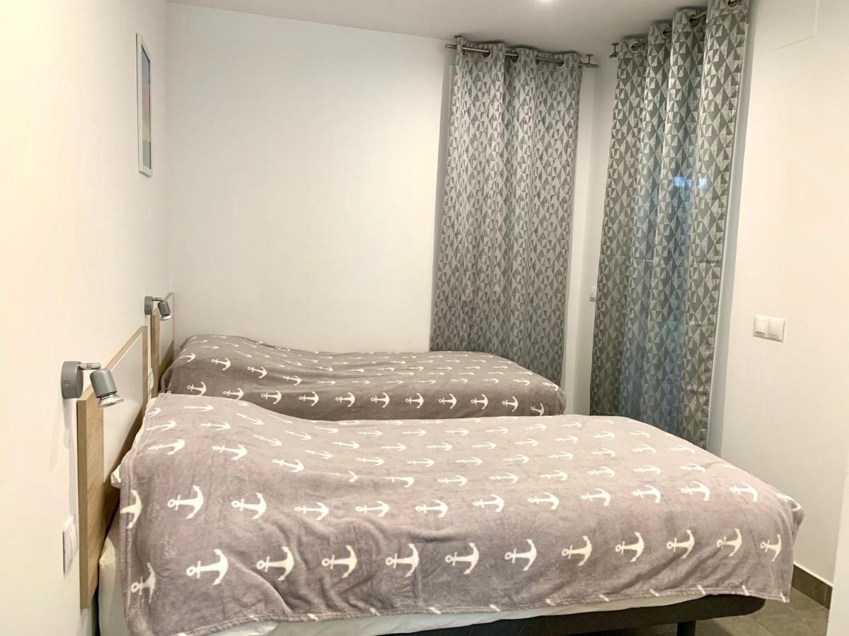 Edifici Valeria Apartment Емпуриабрава Екстериор снимка