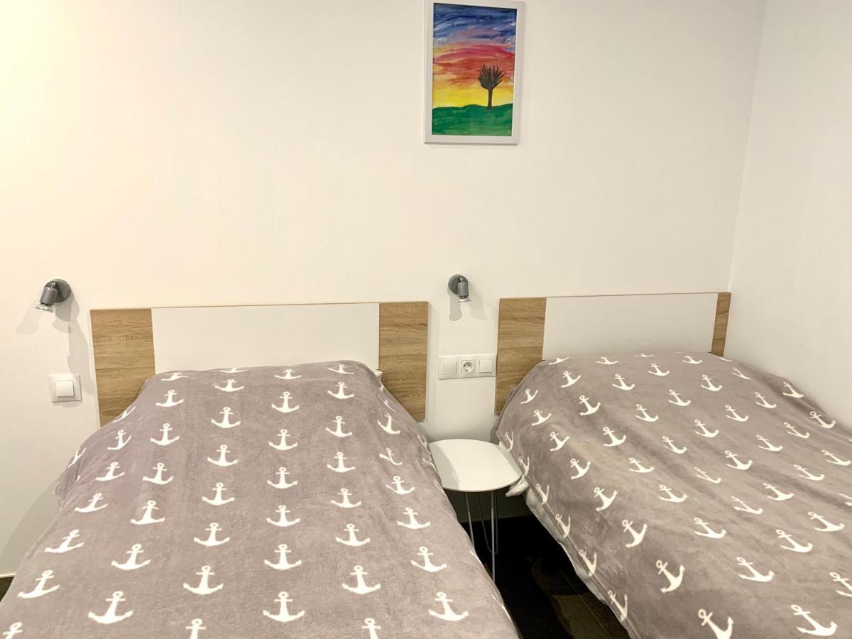 Edifici Valeria Apartment Емпуриабрава Екстериор снимка